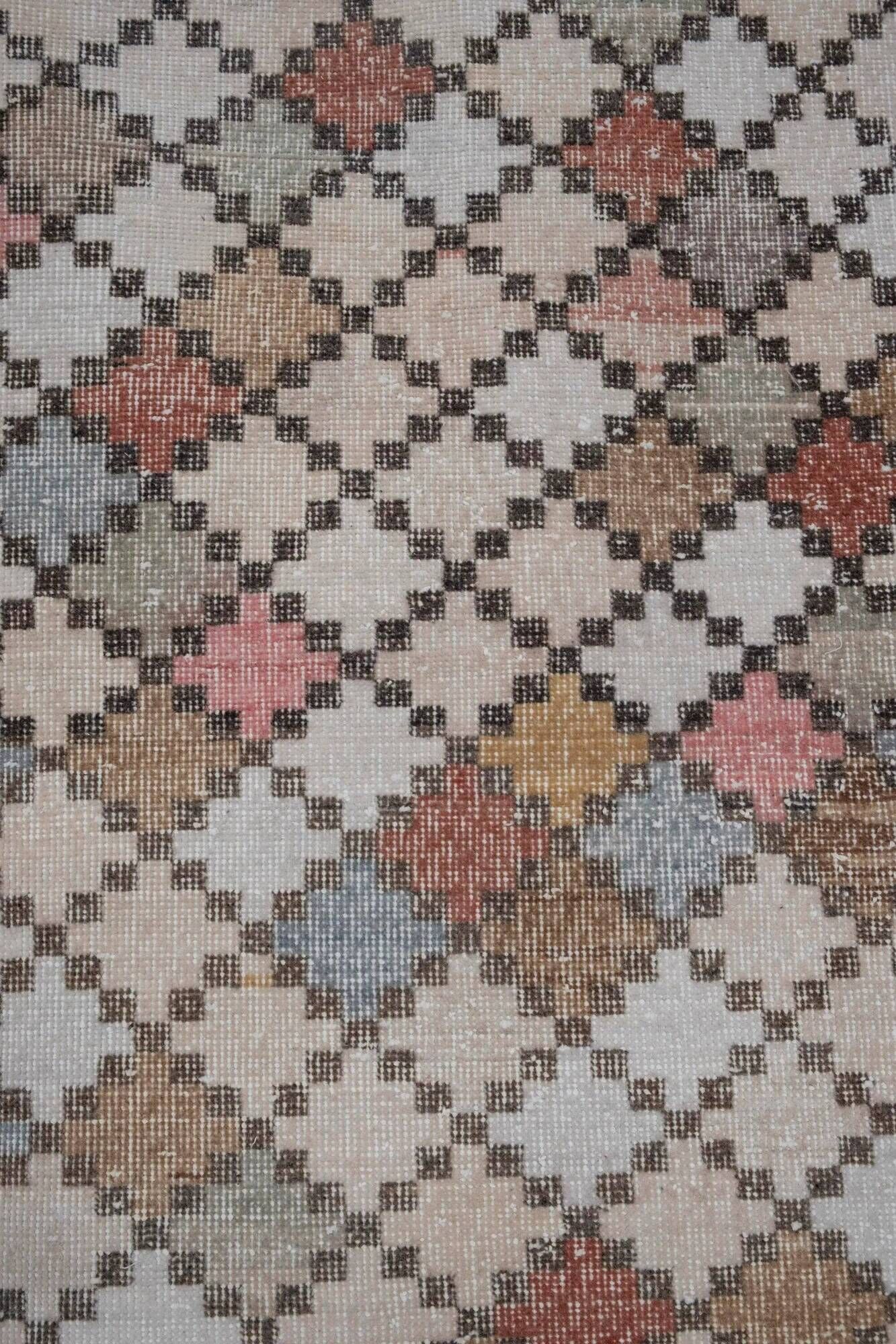 Vintage handmade Turkish rug 118x187 cm