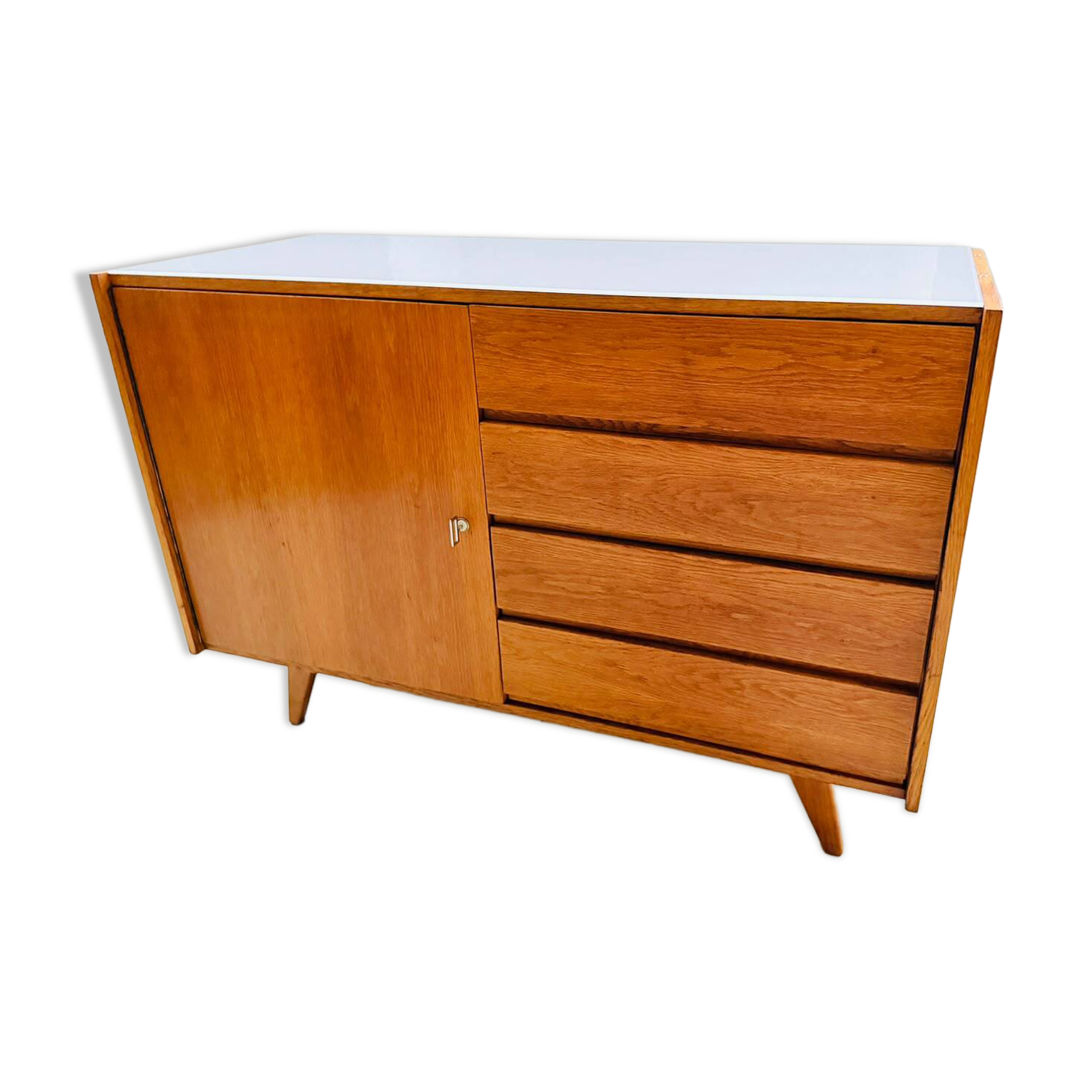 Buffet des années 50, modèle U-458