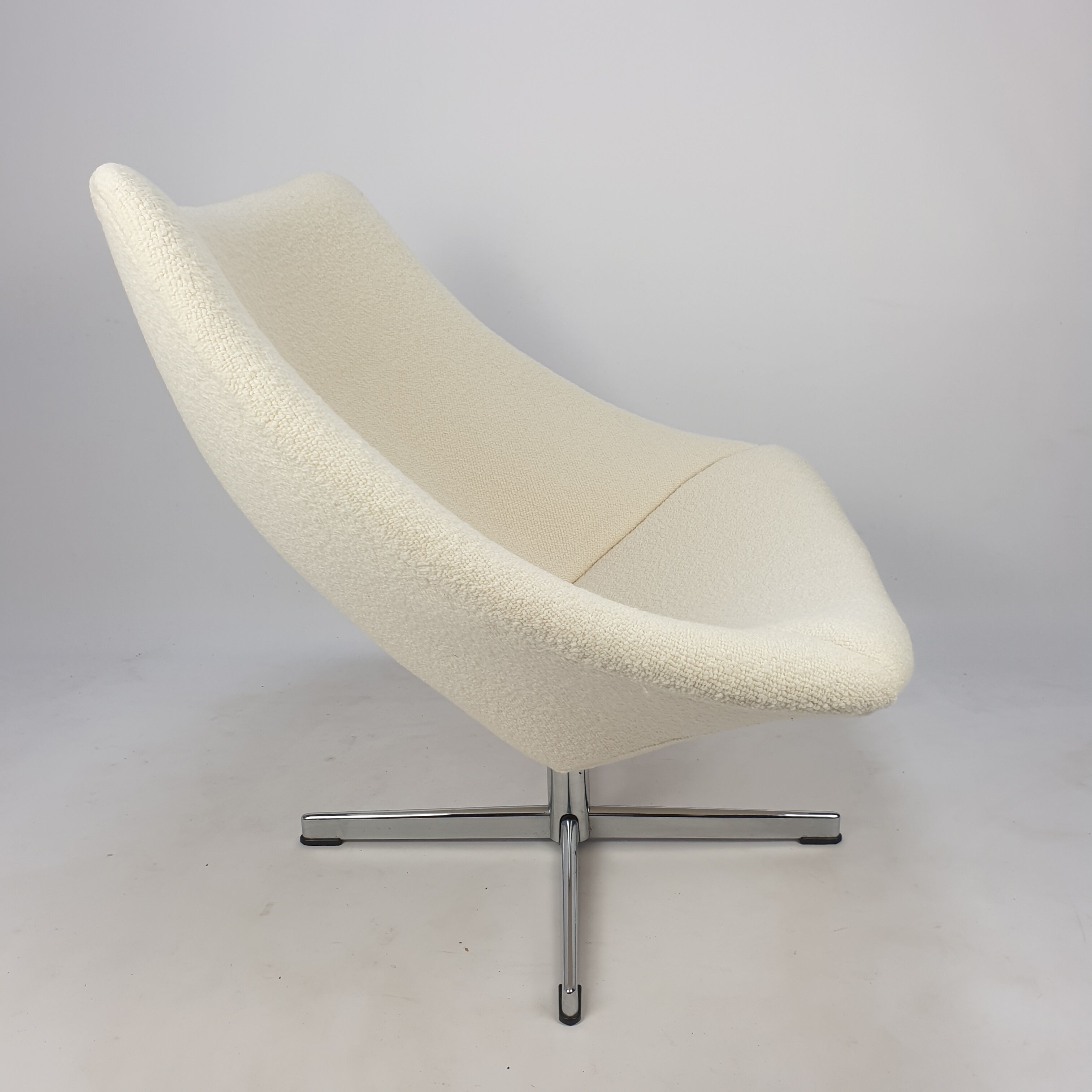 Oyster armchair by Pierre Paulin for Artifort 1965