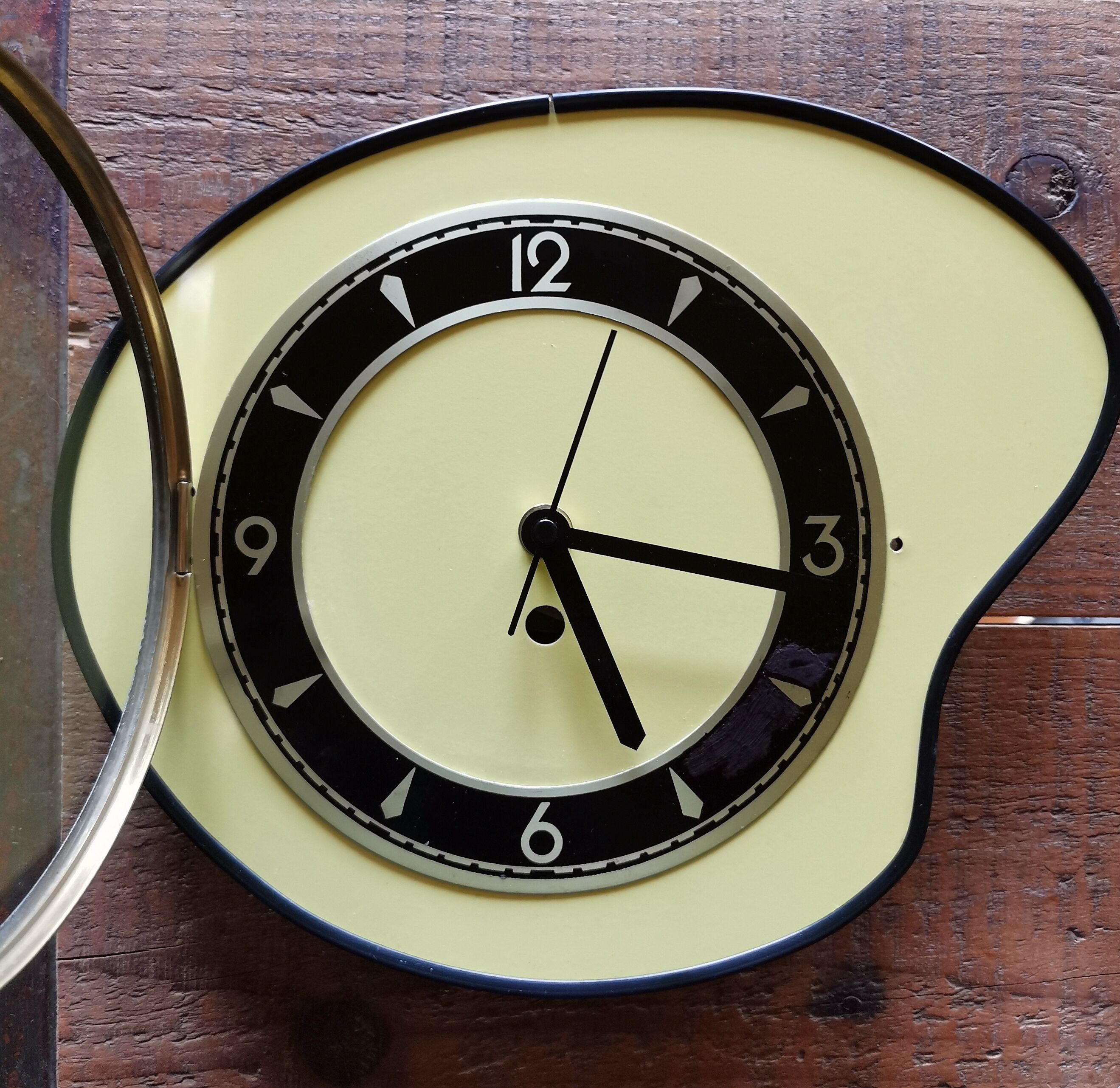 Vintage formica clock silent wall clock asymmetrical 60s "Yellow black"