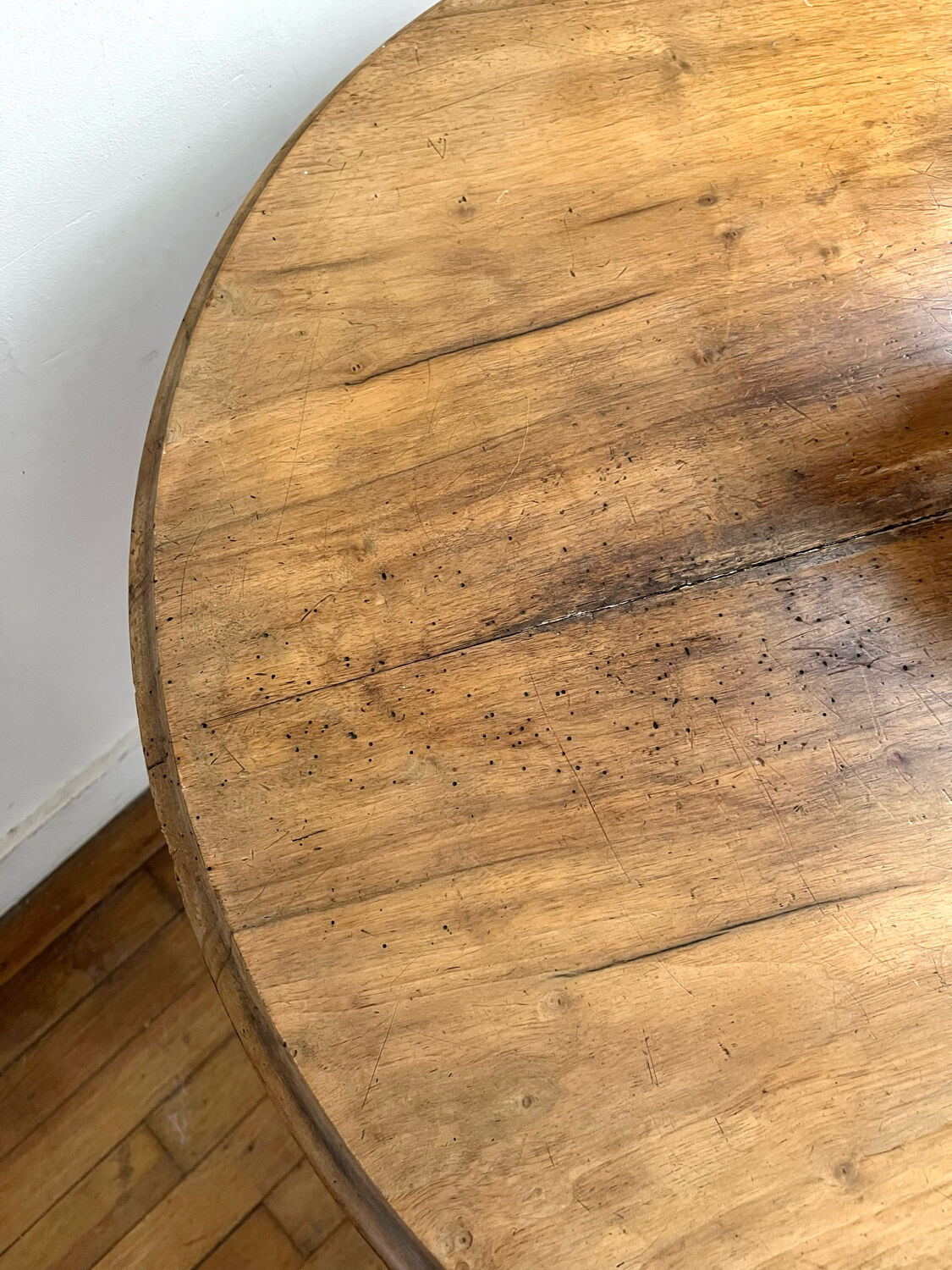 Louis-Philippe Round Table