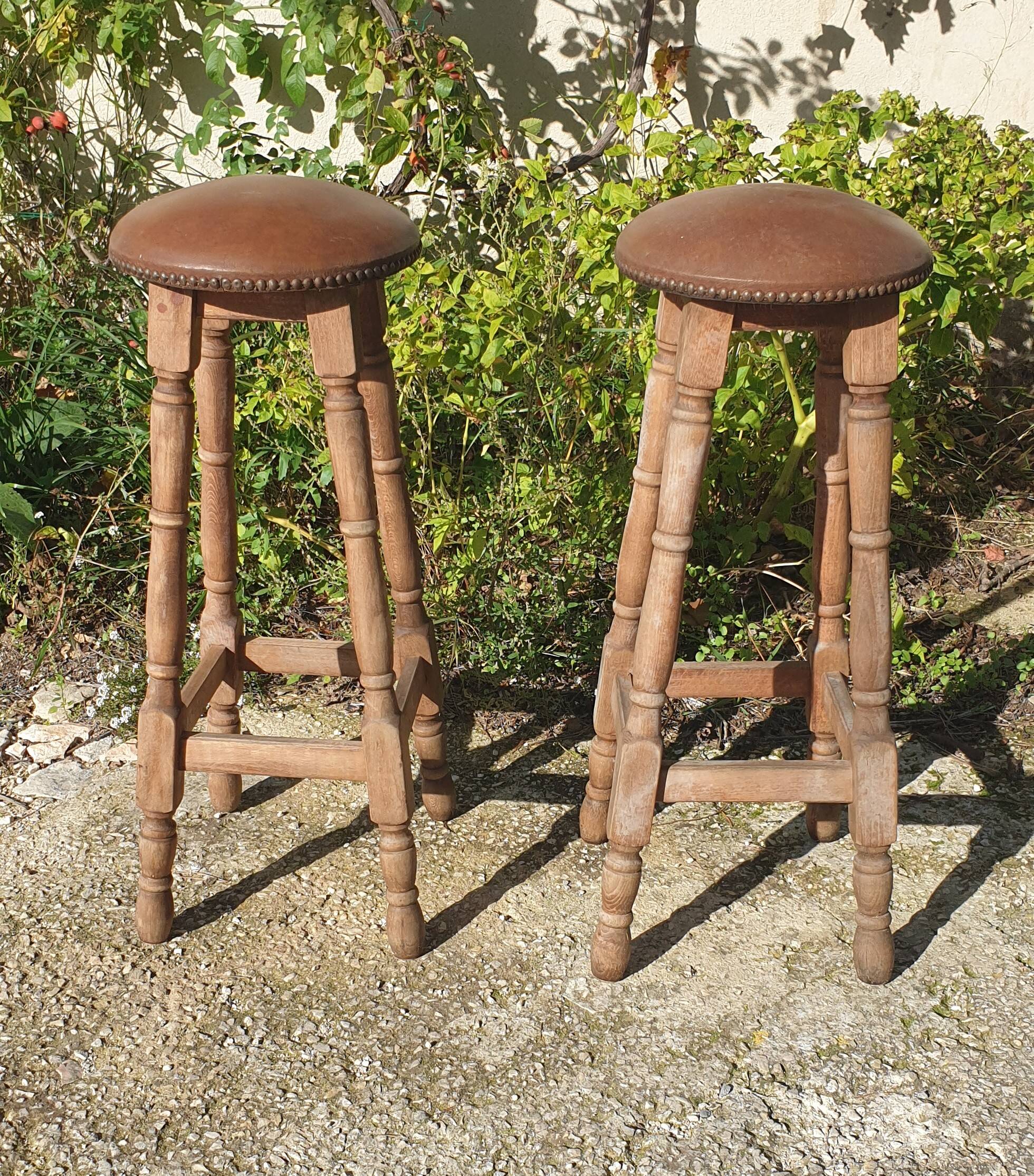 Paire de tabourets de bar, bois et simili cuir
