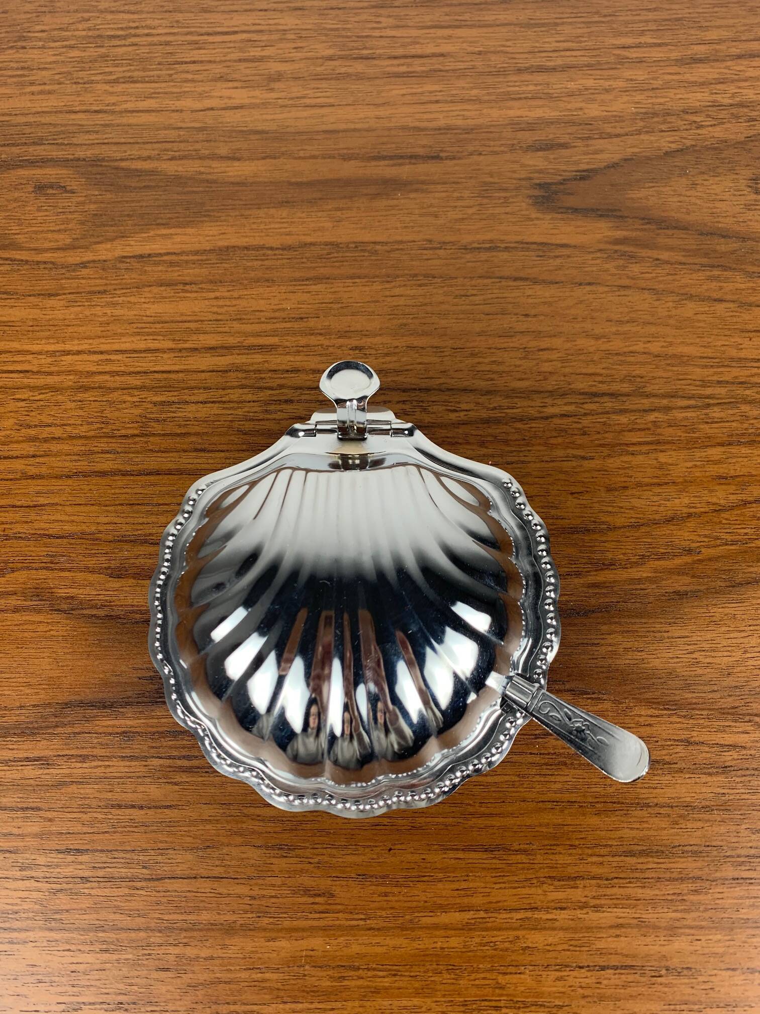 Shell butter dish with vintage knife, silver metal and white insert