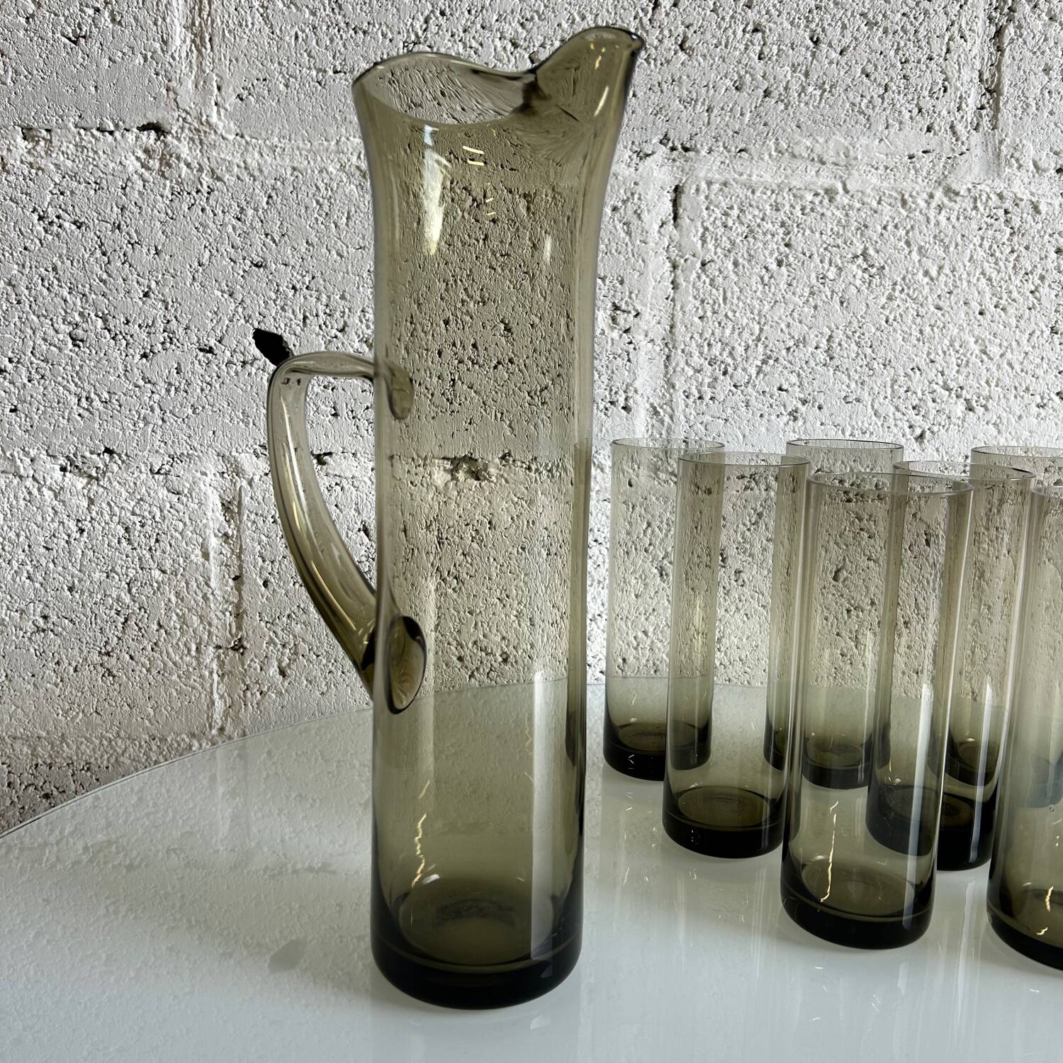 Miroir fumé ovale des années 70,Italie. Verre - Vendu