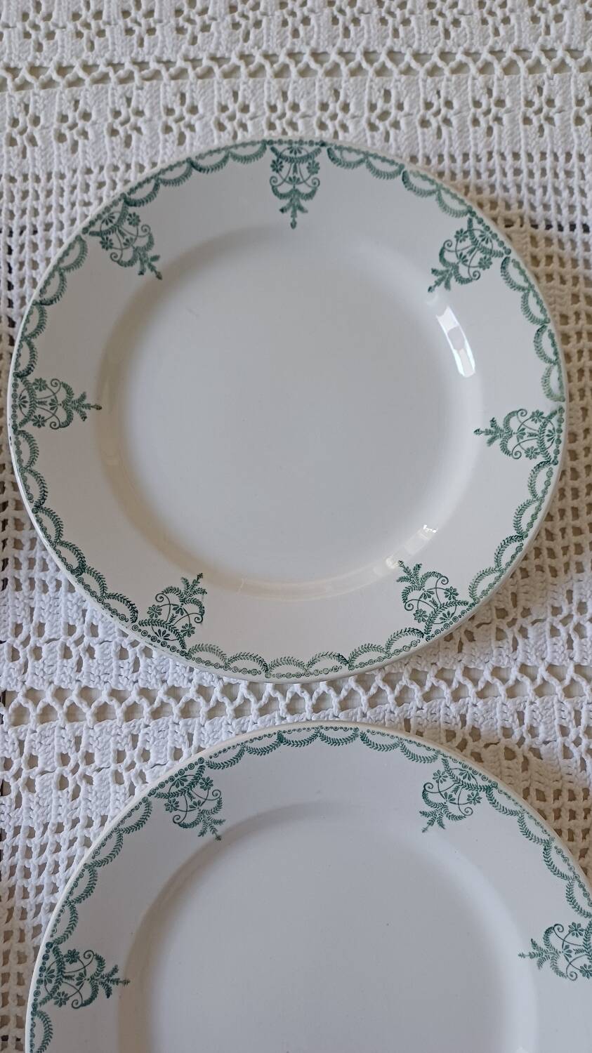 Set of 4 ironstone flat plates