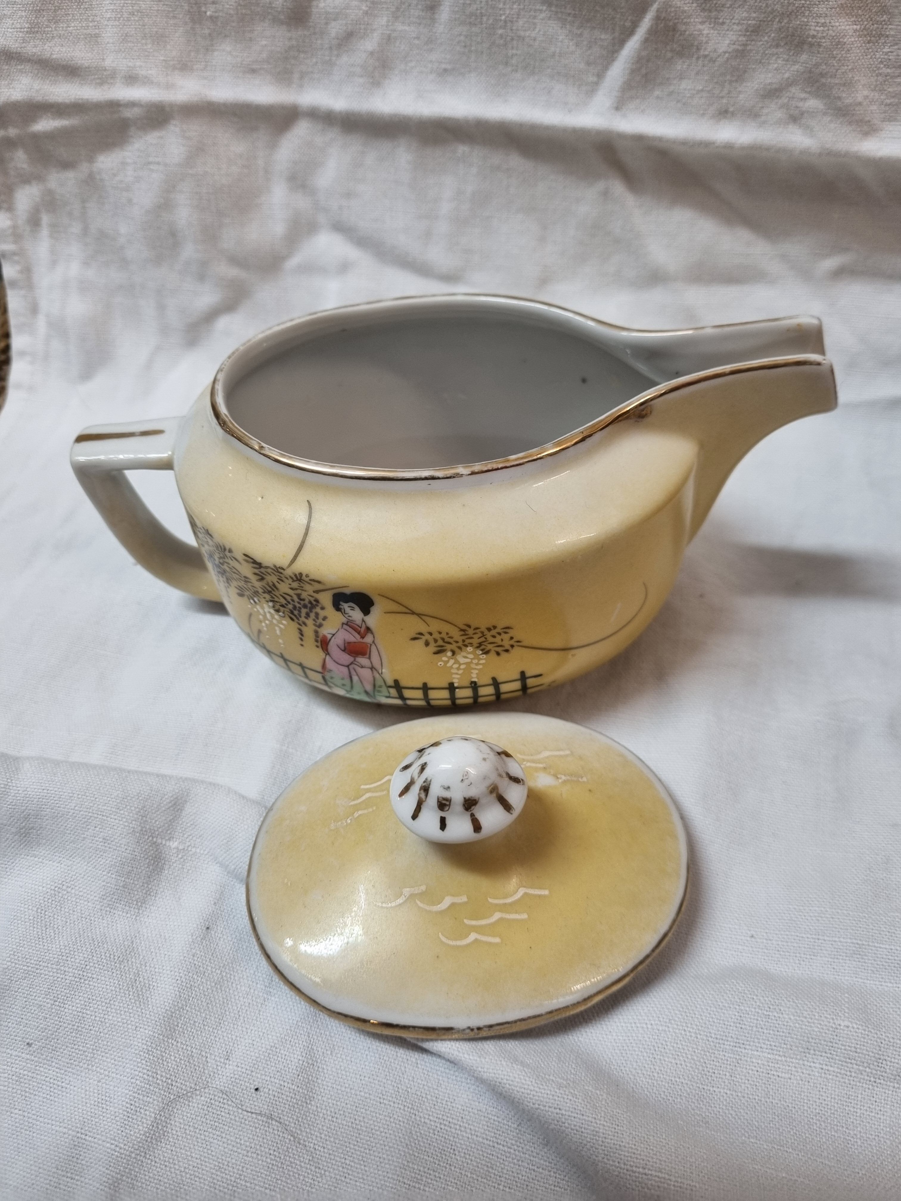 Fine Japanese porcelain for tea