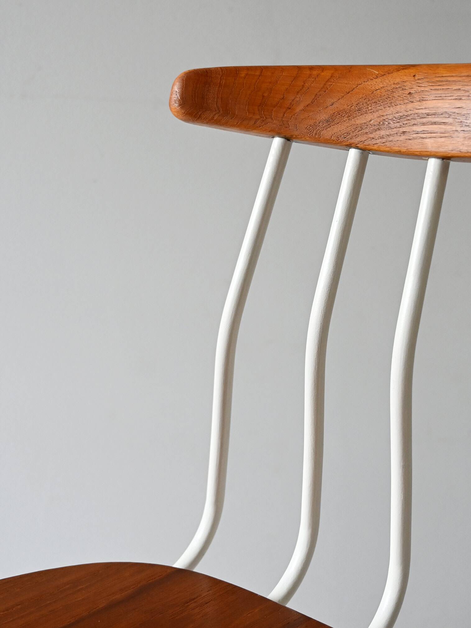 Paire de chaises nordiques en bois