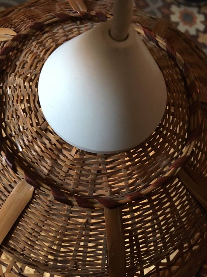 Hanging lamp in wicker woven in the shape of a flower