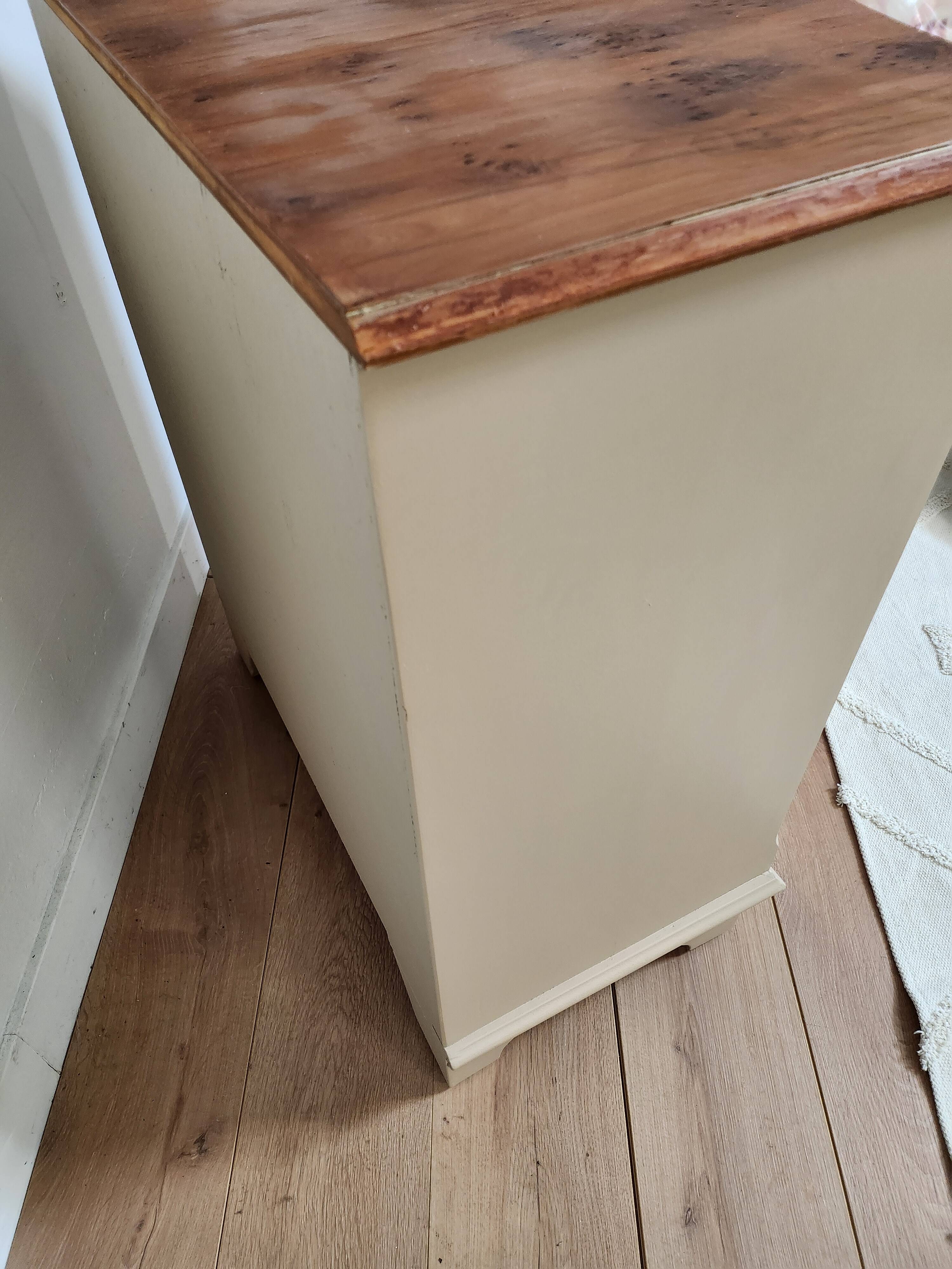 Chest of drawers with rounded front