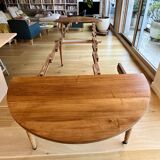 Extendable round table in solid walnut, 125cm in diameter, 5 extensions.