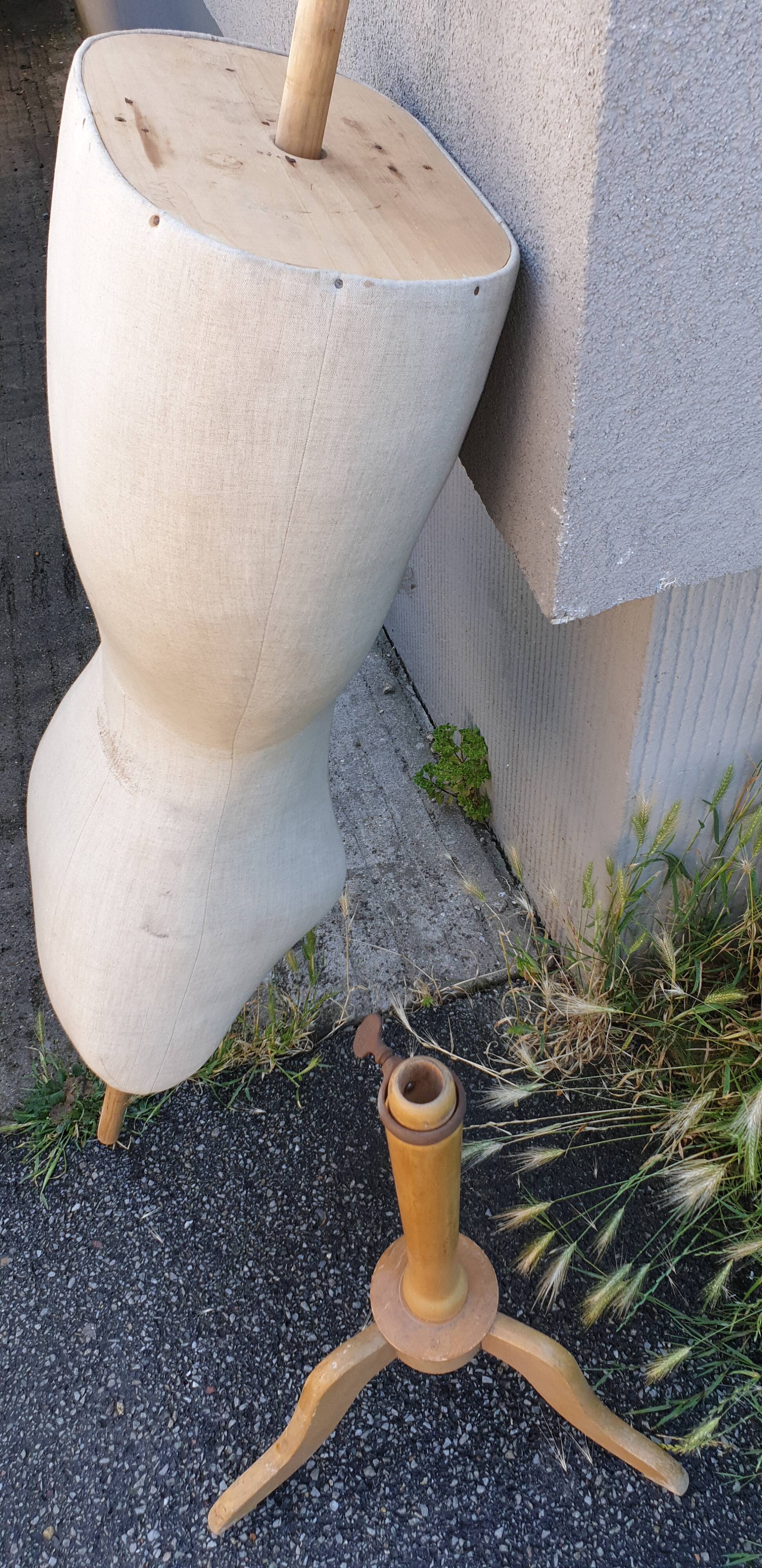 Stitching bust on foot half XXth