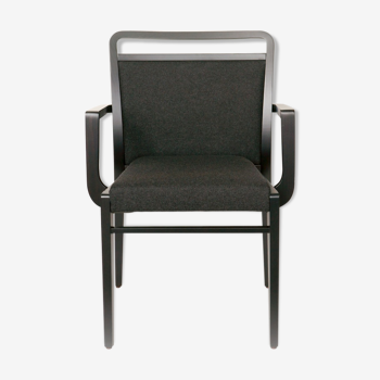 Chair with armrests