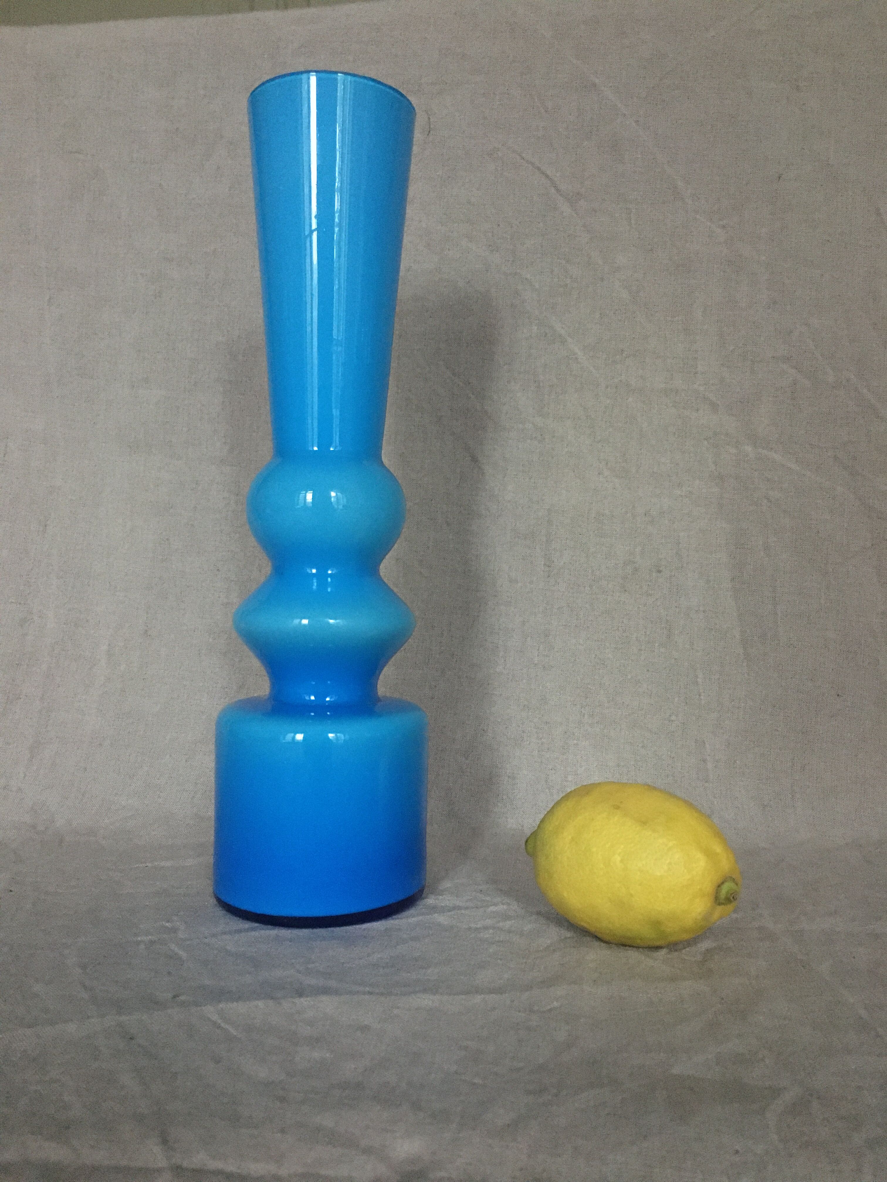 30cm blue opaline soliflore vase