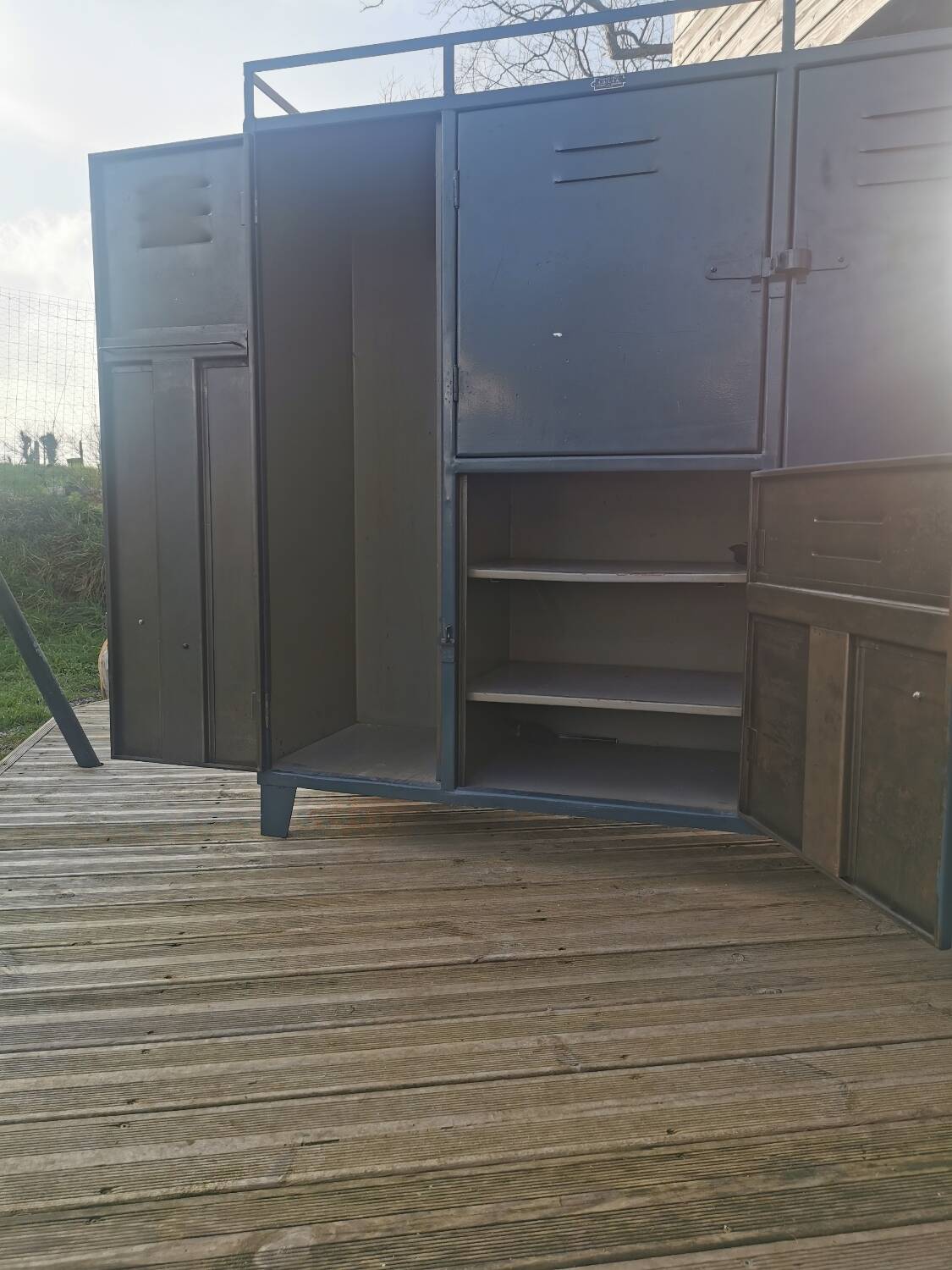 SOLFA metal locker room for mates