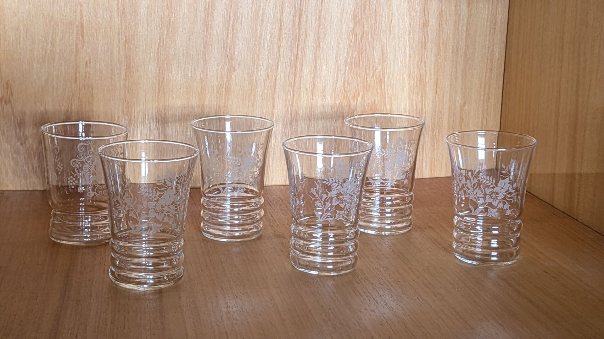 6 verres à eau gravés