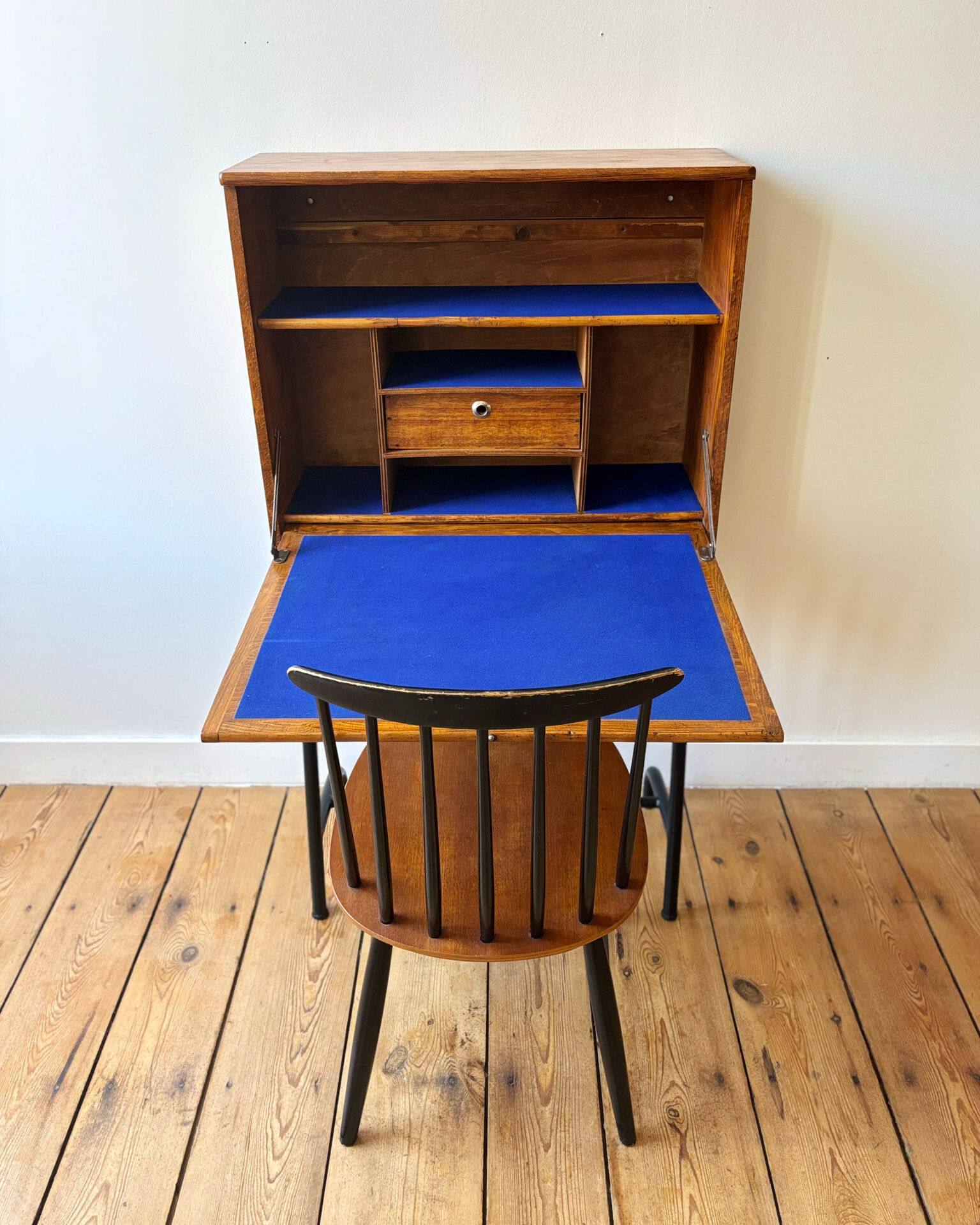 Bureau secrétaire style moderniste