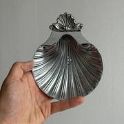 Porte-savon en métal argenté en forme de coquillage