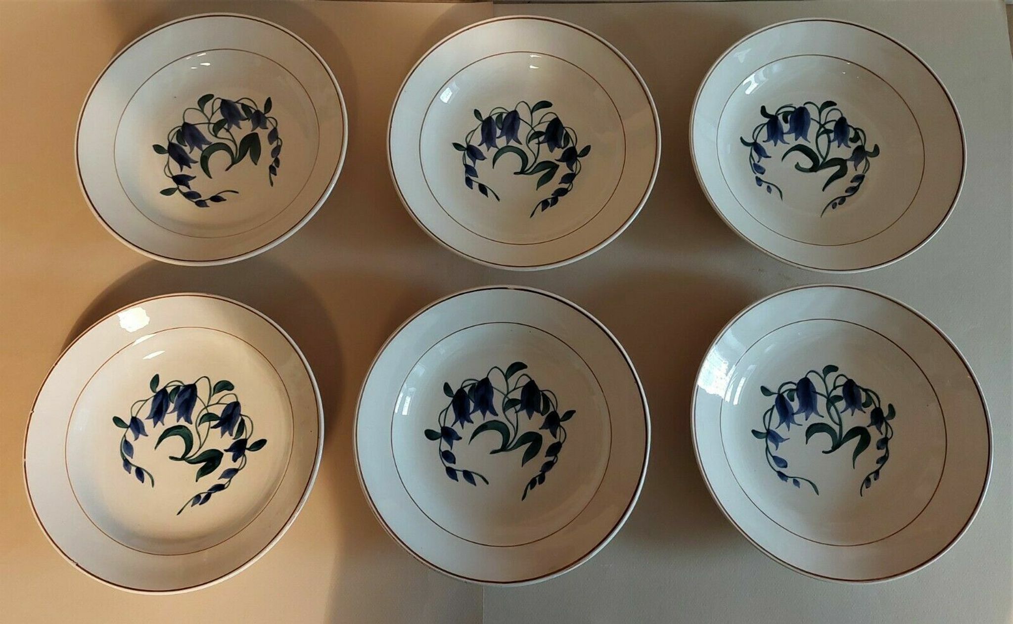 Assiettes creuses série de six faïence de Longchamp décor Simone