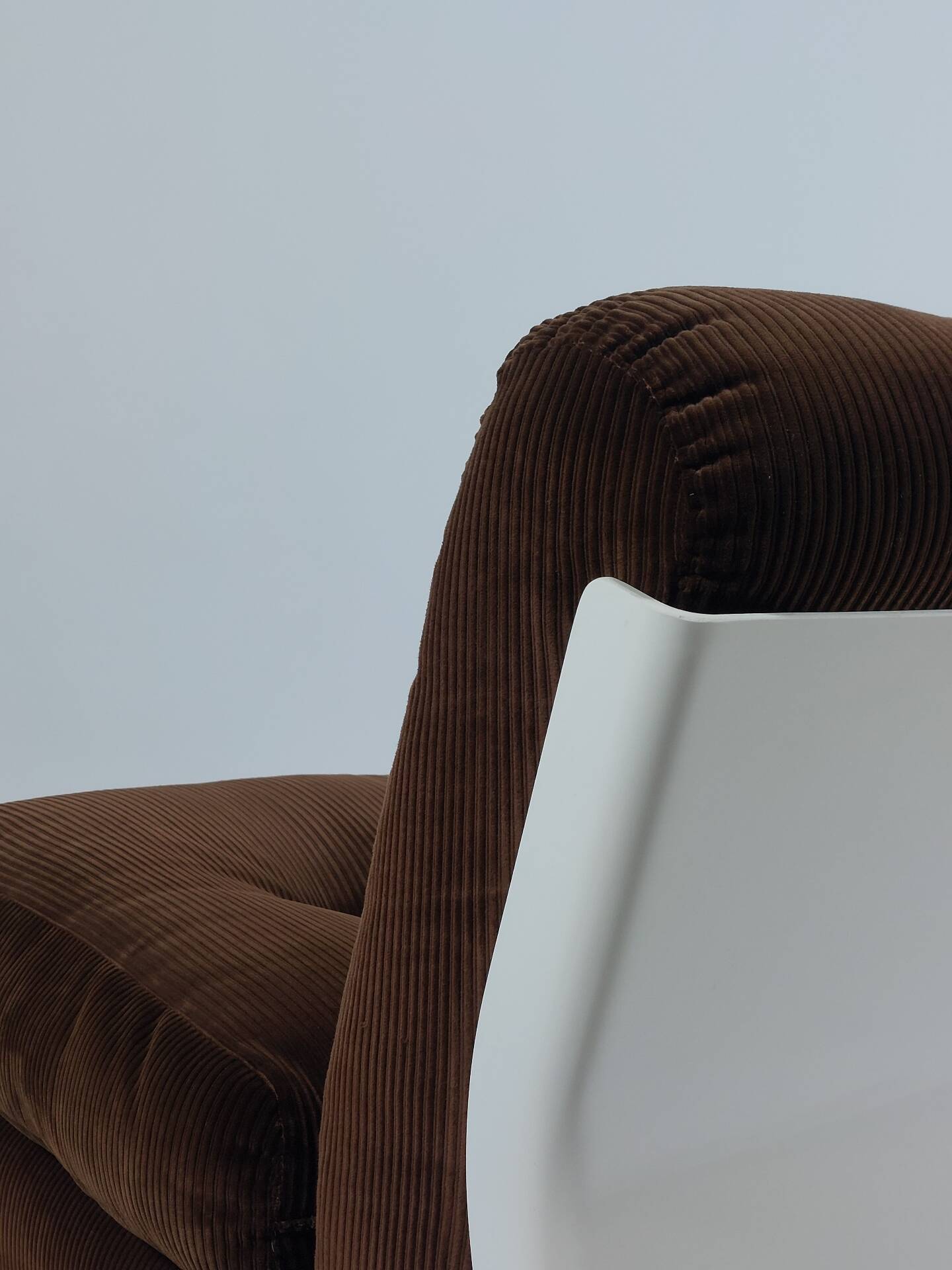 Paire de fauteuils lounge Amanta en velours côtelé et fibre de verre par Mario Bellini pour C&B Italia