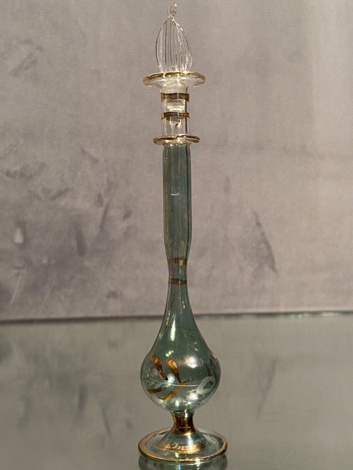 Soliflore vase in tinted glass with marbled decoration Murano Venice Very good condition Max dimensions: Height 2