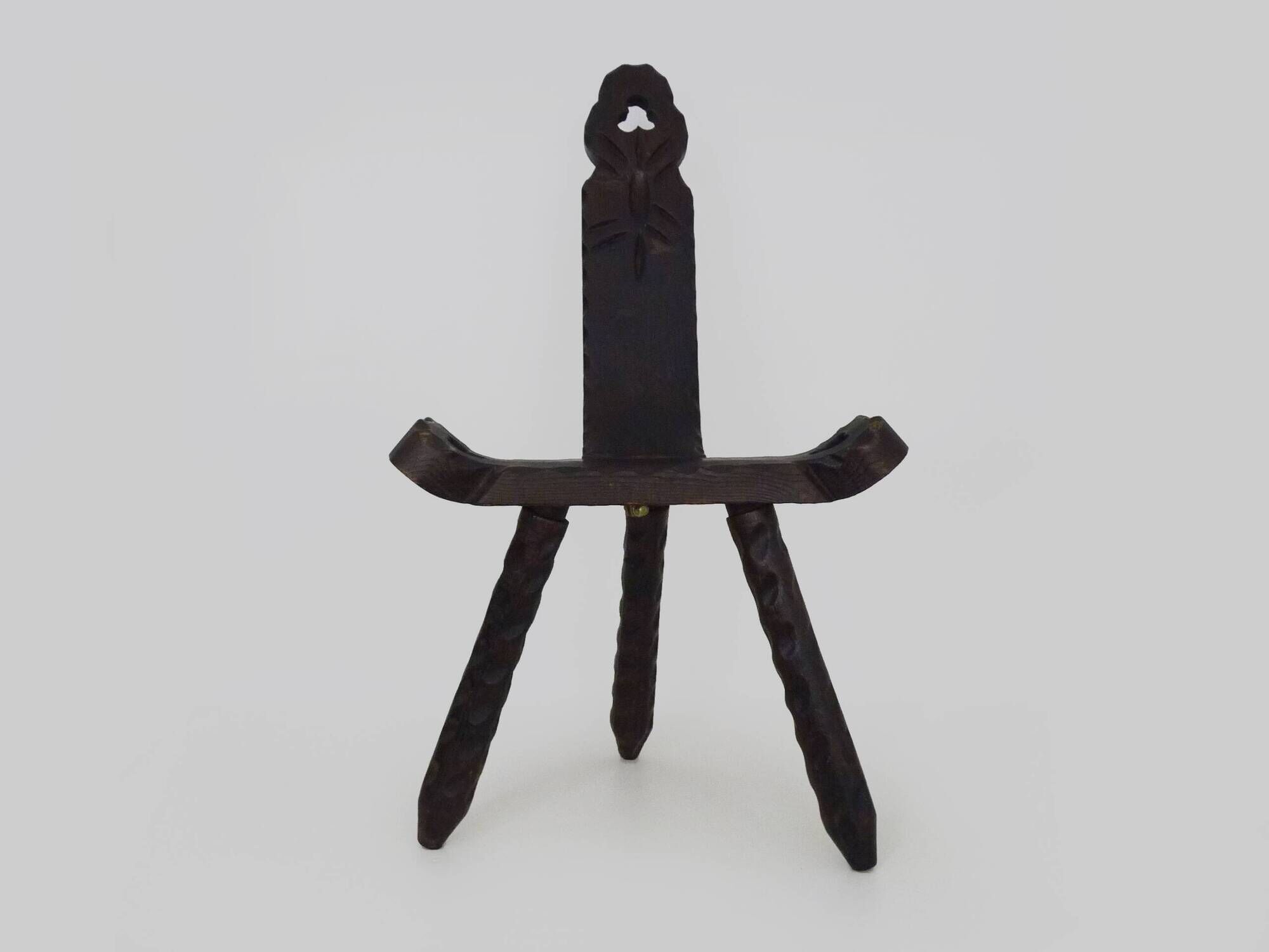 Brutalist tripod chair in raw wood. solid wood chair