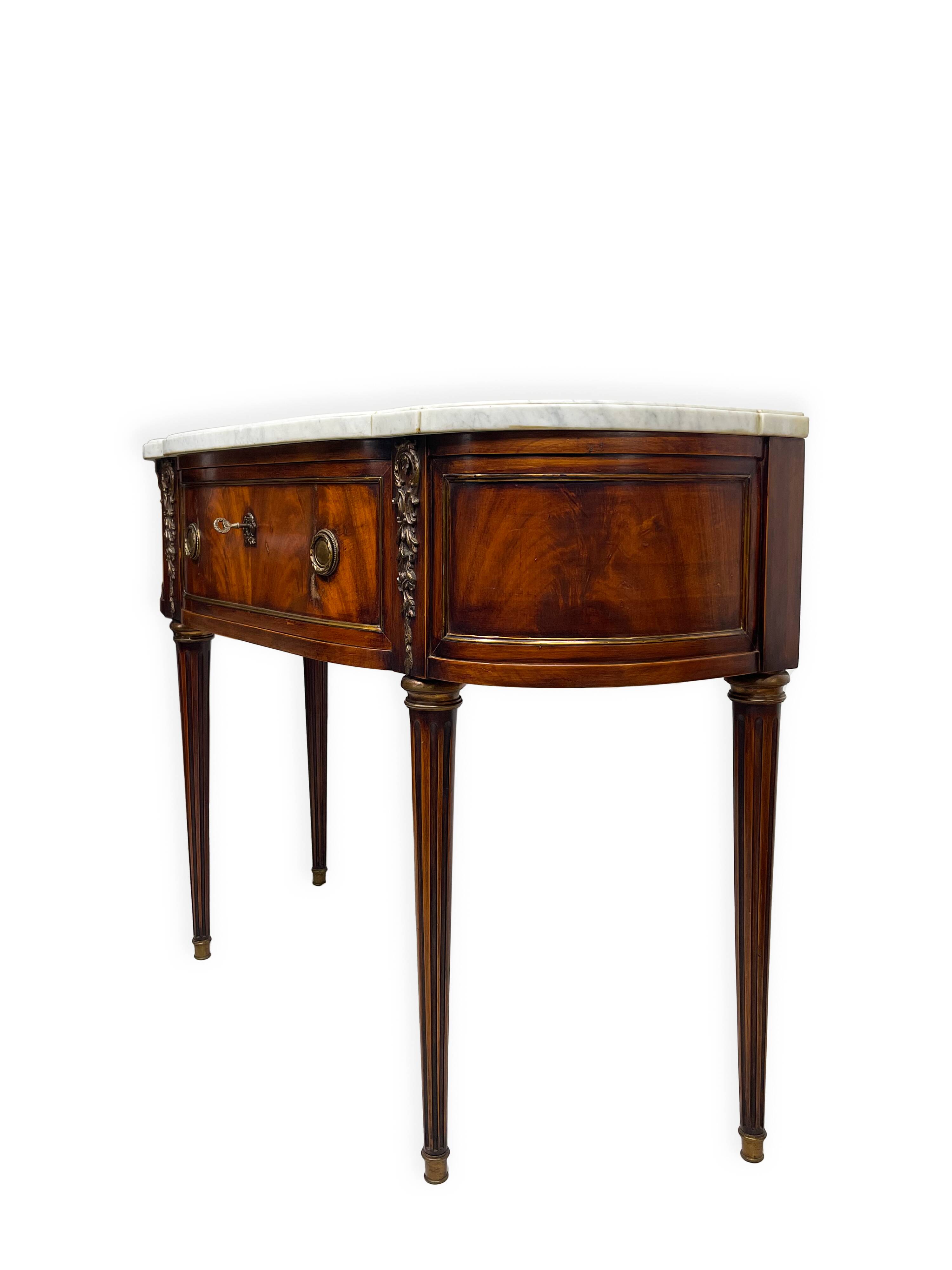 Console française Louis XVI en acajou à plumes, 19ème siècle
