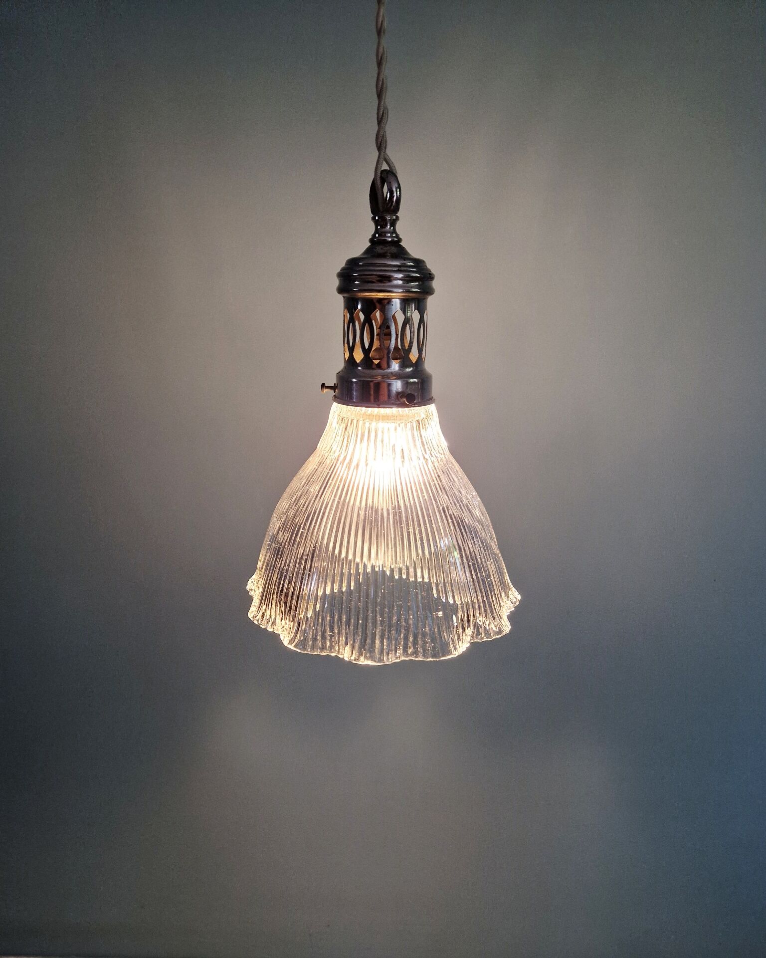 Suspension Holophane in ribbed transparent glass, 1930
