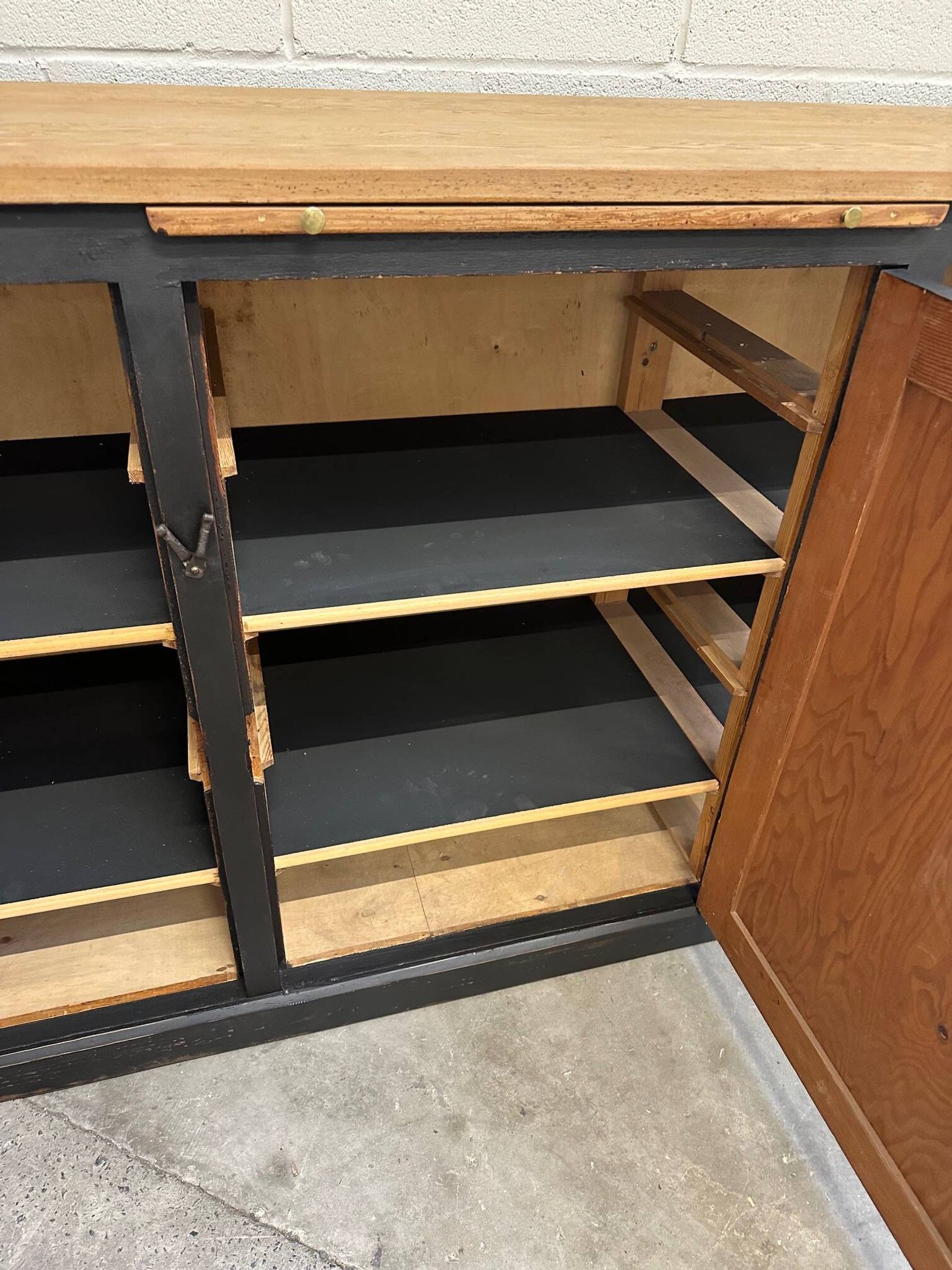 Meuble d’atelier en cèdre Milieu XXème