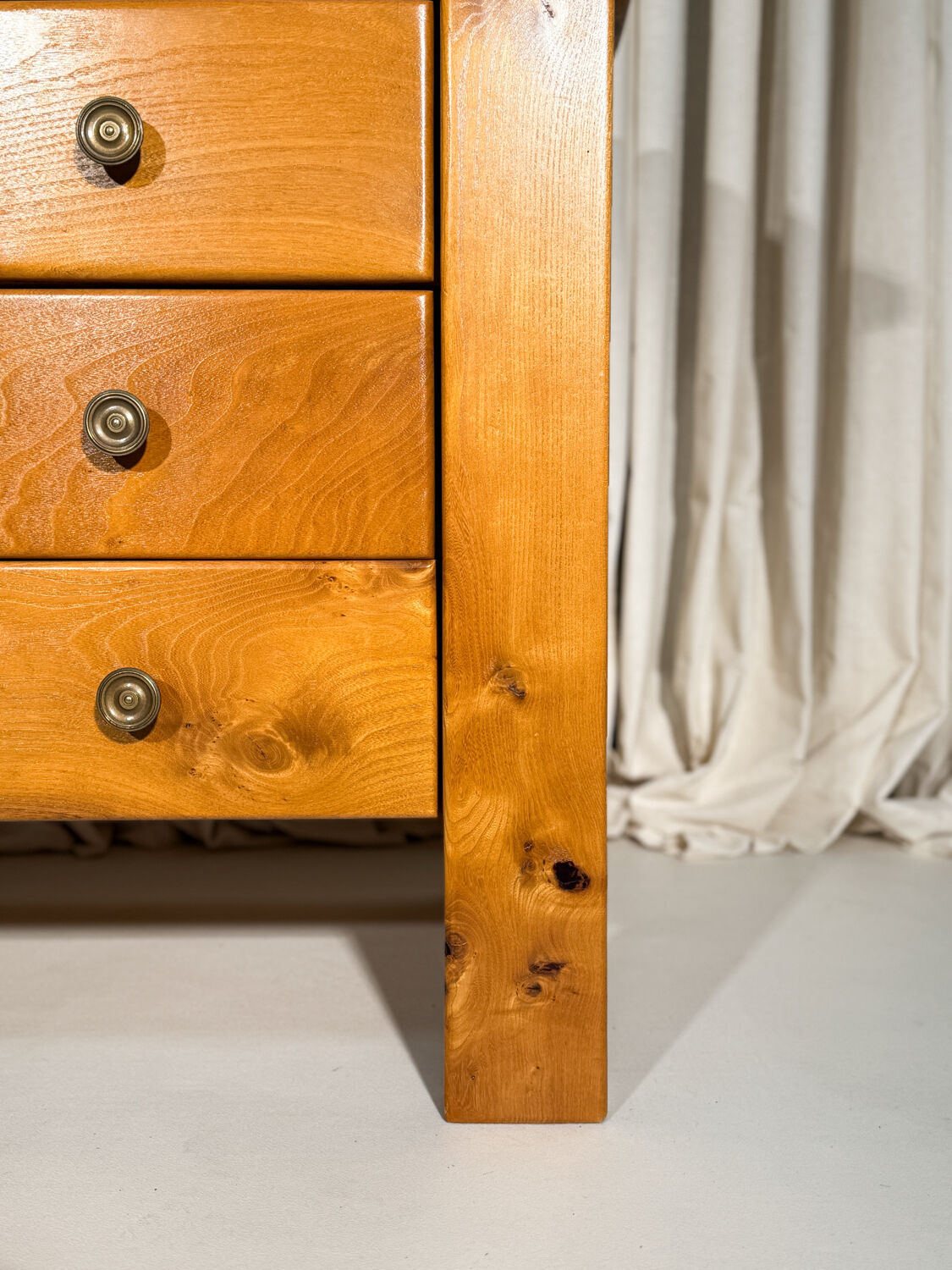 Elm chest of drawers