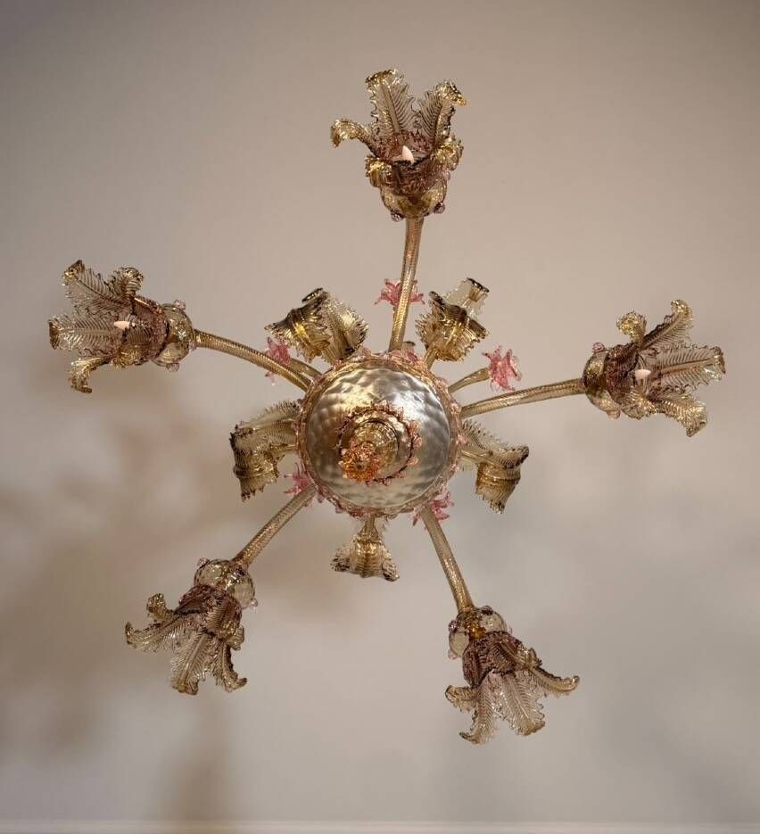 Venetian chandelier in gilded and pink Murano glass, 5 light arms, circa 1930.