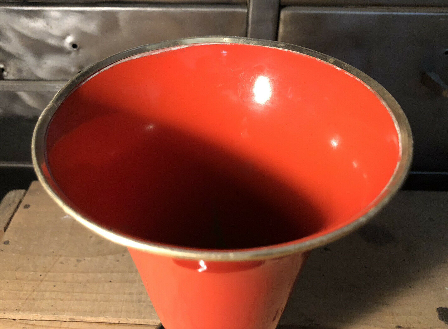 Cut vase on foot in red and black metal