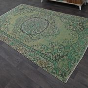 Vintage green and olive Turkish rug with a medallion, hand-knotted, 160 x 262 cm.