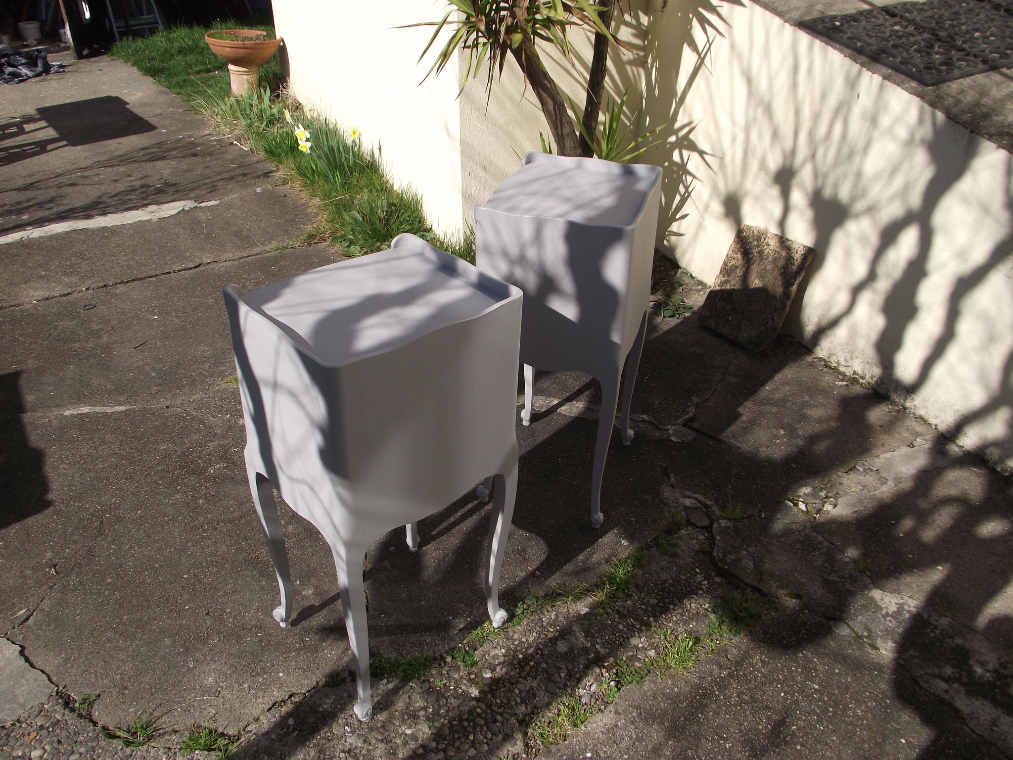 Pair of bedside tables in the style of Louis XV painted.