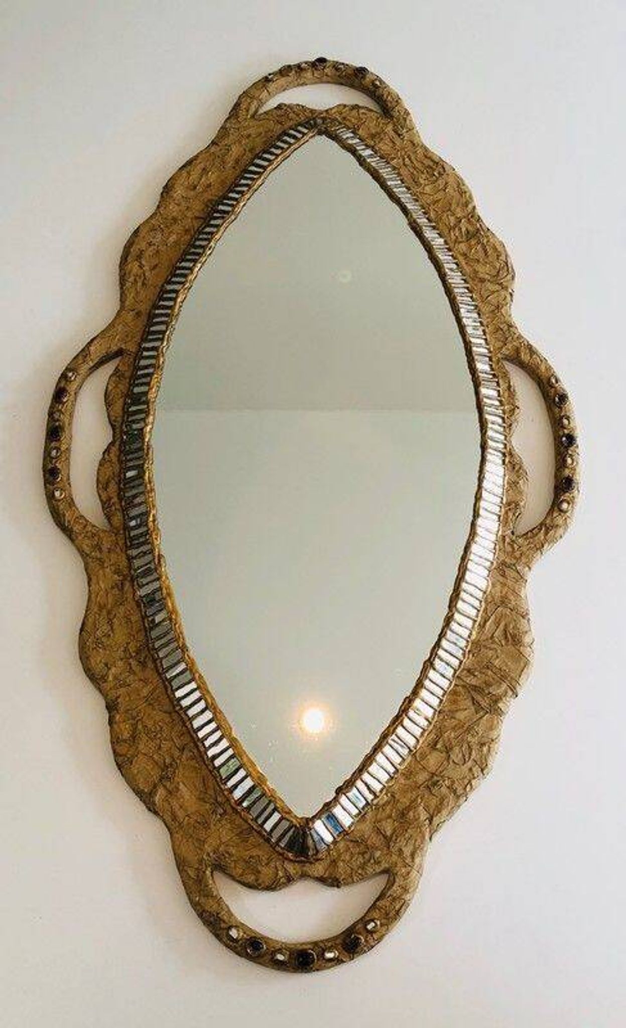 Miroir en papier mâché, incrustations et marqueterie de miroirs