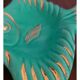 Plat Magdalithe en céramique en forme de poisson turquoise et doré des années 1950