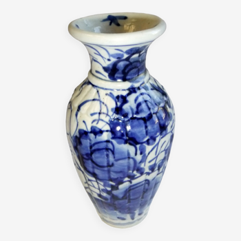 Vase chinois ancien céramique décor de fleurs blanc bleu