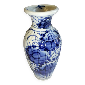 Vase chinois ancien céramique décor de fleurs blanc bleu
