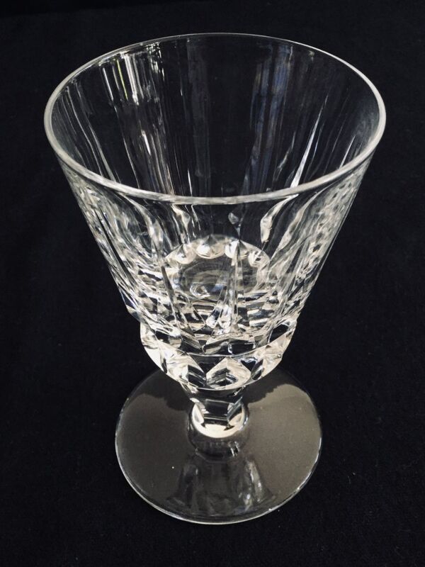 Lot de 12 verres à vin blanc en cristal de Saint Louis modèle Guernesey