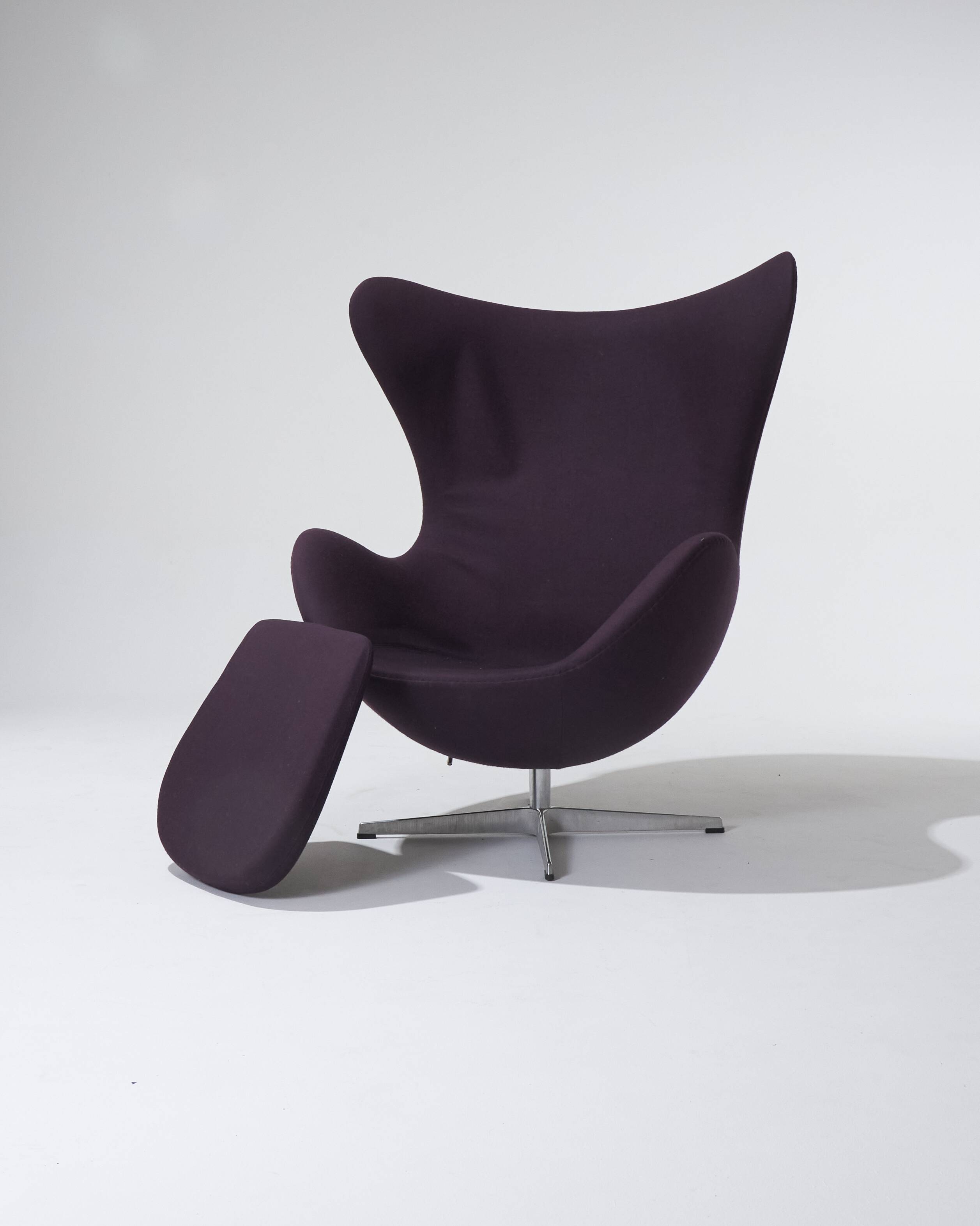 PURPLE EGG ARMCHAIR, ARNE JACOBSEN, 1960s