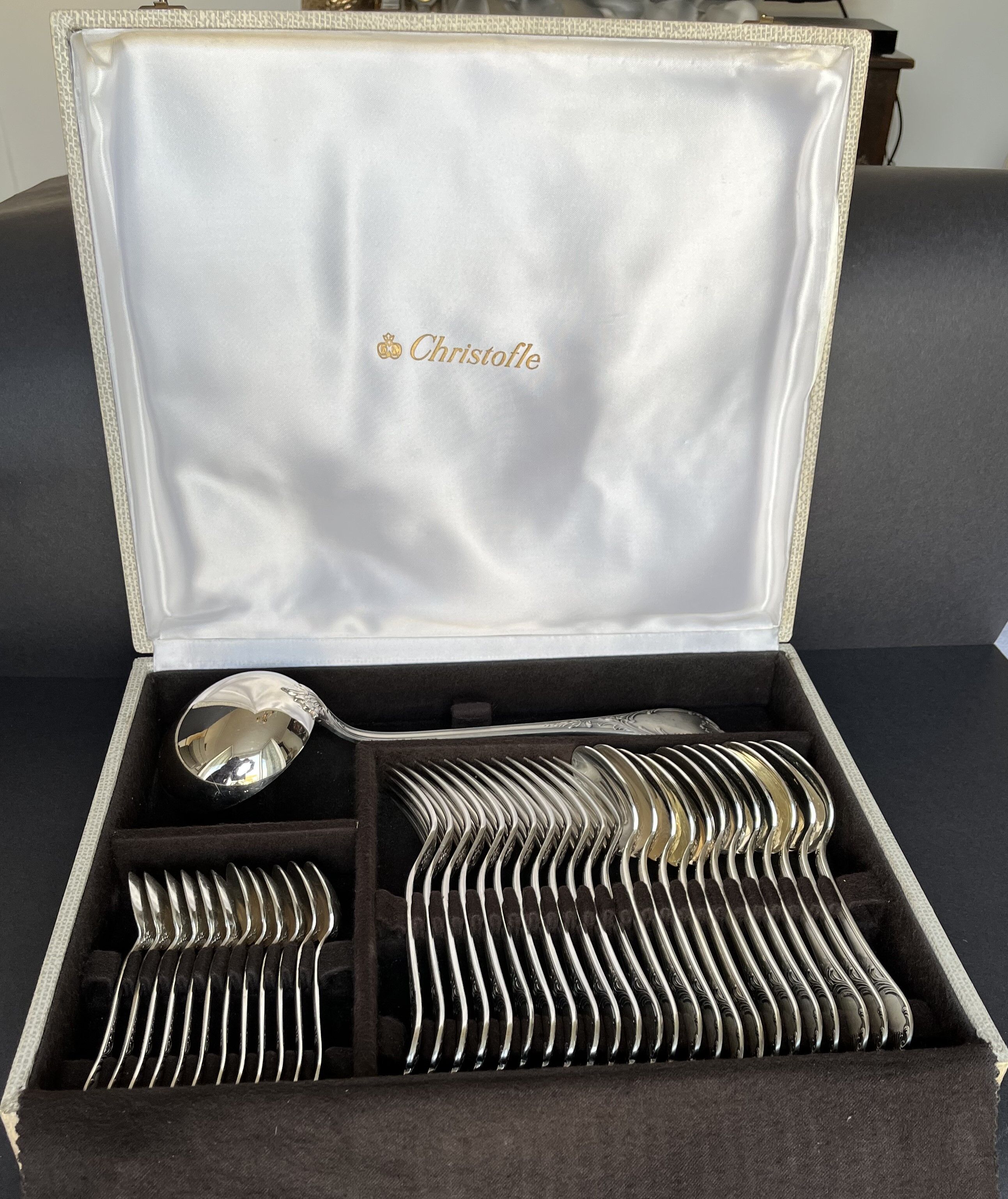 Ménagère Christofle modèle Marly 111 pièces