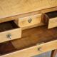 Adorable petit bureau estampillé rené boutin (18e siècle). tiroir secret