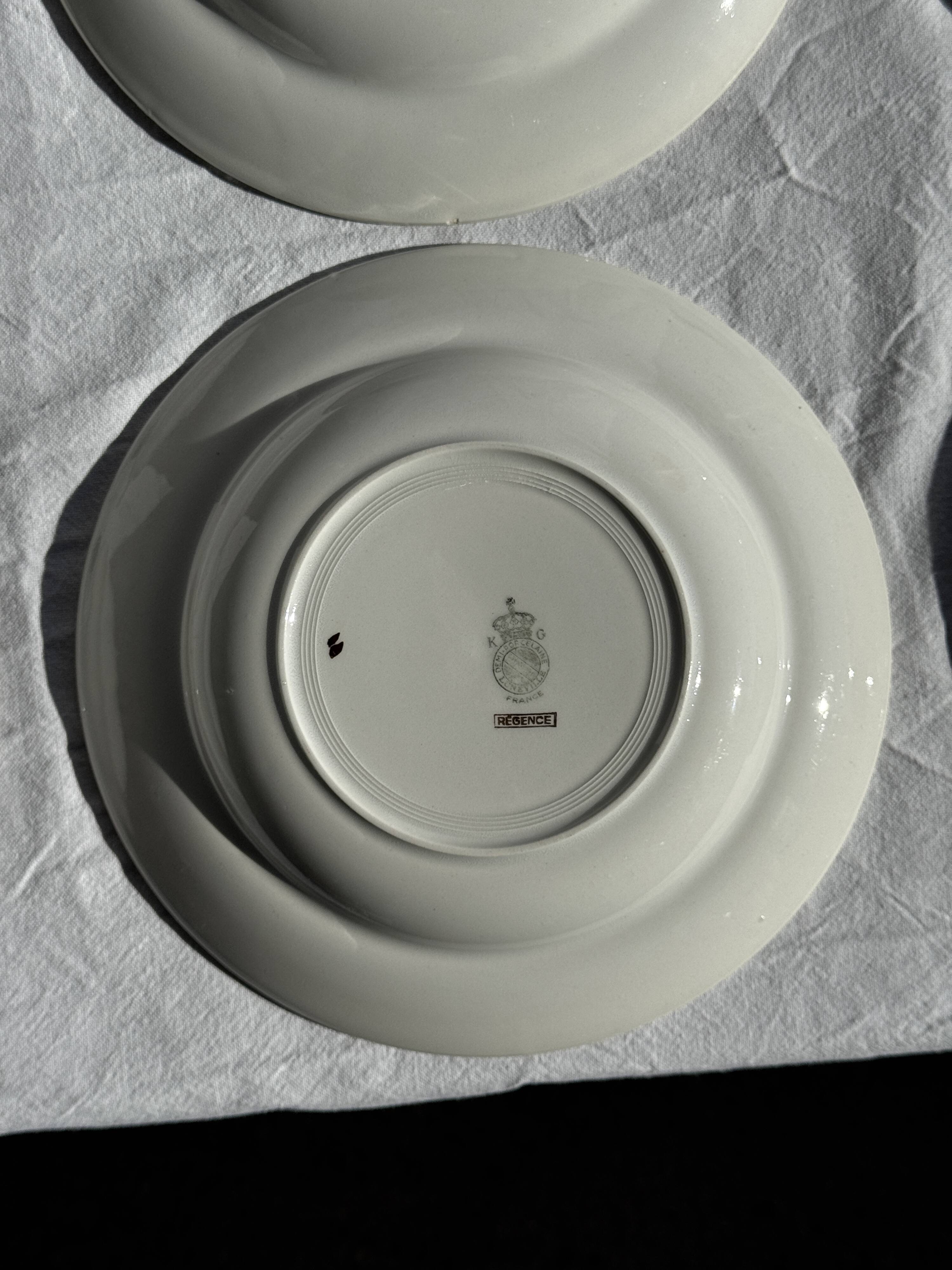 Set of 8 antique turquoise deep plates with a gold rim D22.5