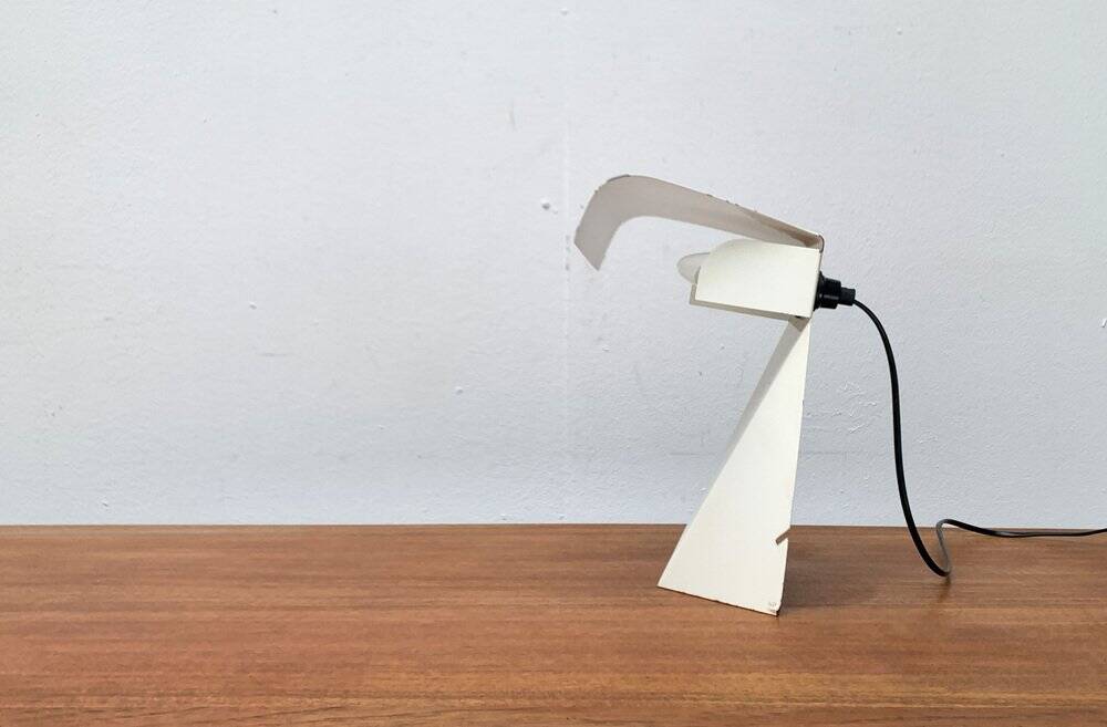 Lampe de table minimaliste en tole de l'ère spatiale italienne des années 60 par G. Grego.