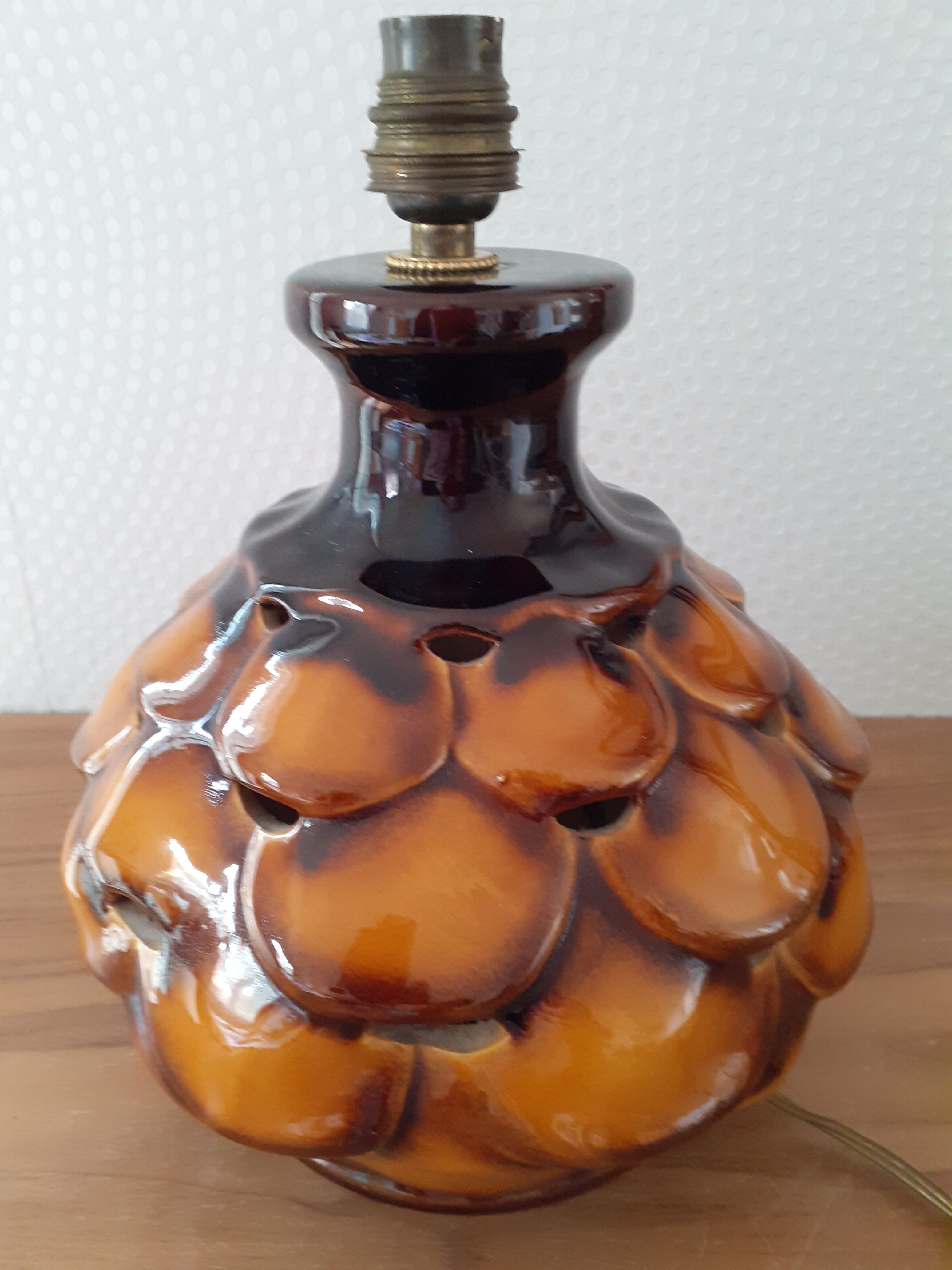 Pine cone ceramic lamp foot