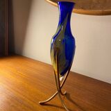 Tripod stand vase