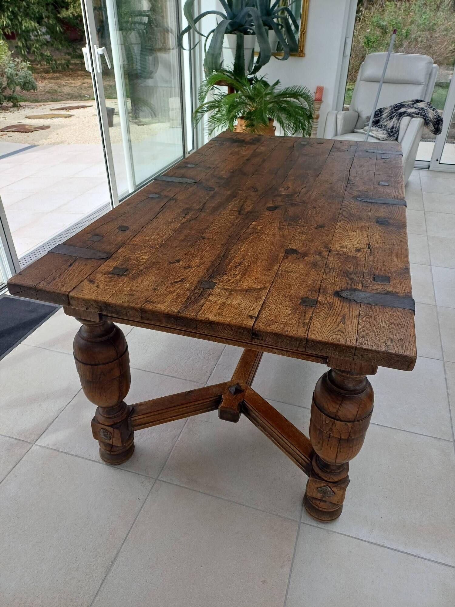Centenary table in solid oak – Spanish Renaissance style (180 cm).