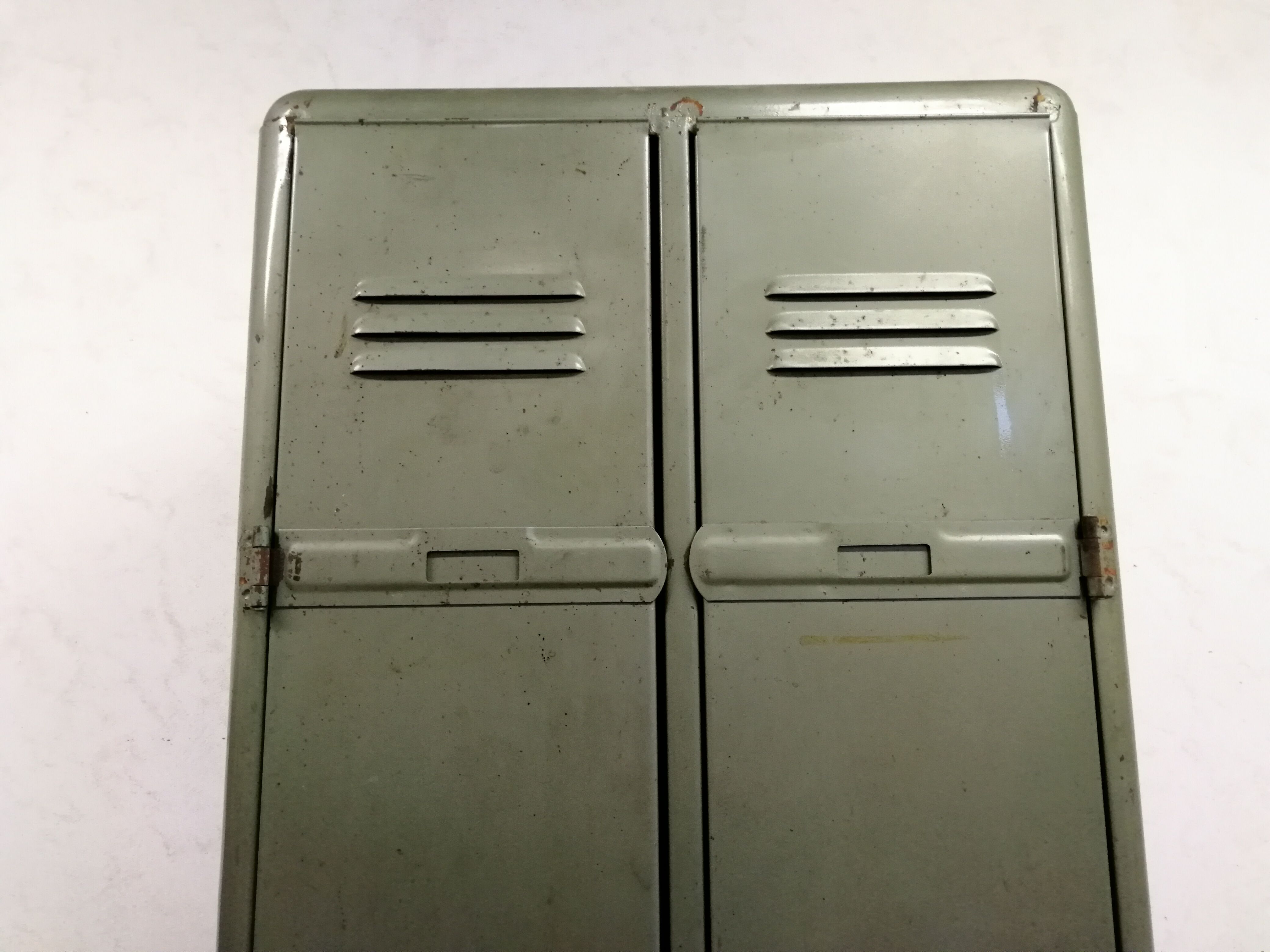 Industrial metal cloakroom