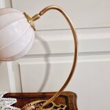 Lampe laiton col de cygne restaurer globe opaline rose