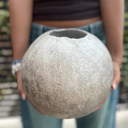 Kikai - artisanal pot in mineral cement