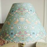 Lampe bougeoir ancien en laiton avec son abat-jour fait main en tissu de William Morris